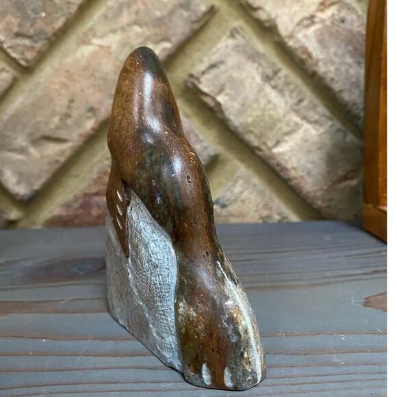 Vintage Hand carved R. Powers Signed Eskimo Inuit Soapstone Seal Sculpture - Picture 4 of 5